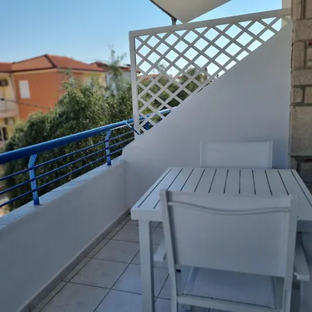 Vaios Luxury Polichrono شقة